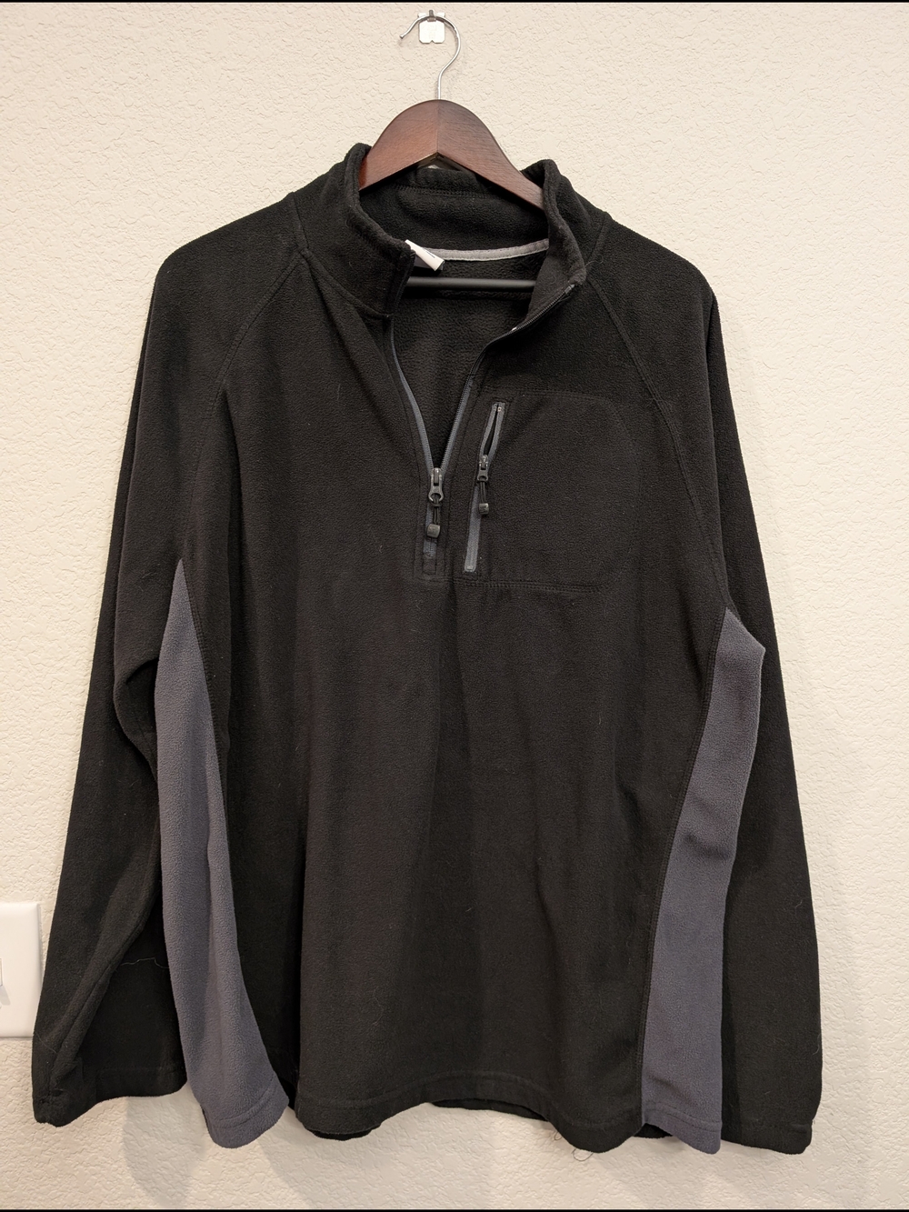 Starter Men's Sz XL Black Quarter-Zip Fleece Pullover with Gray Side Panels